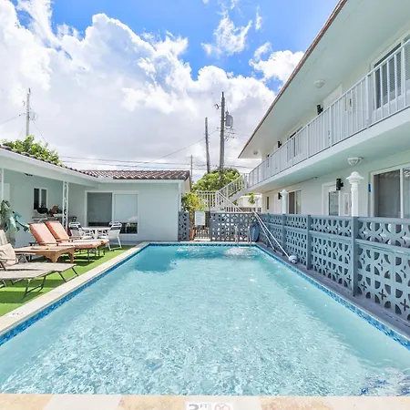 Poolside 2 Bed / 2 Bath - Pompano Beach Pointe